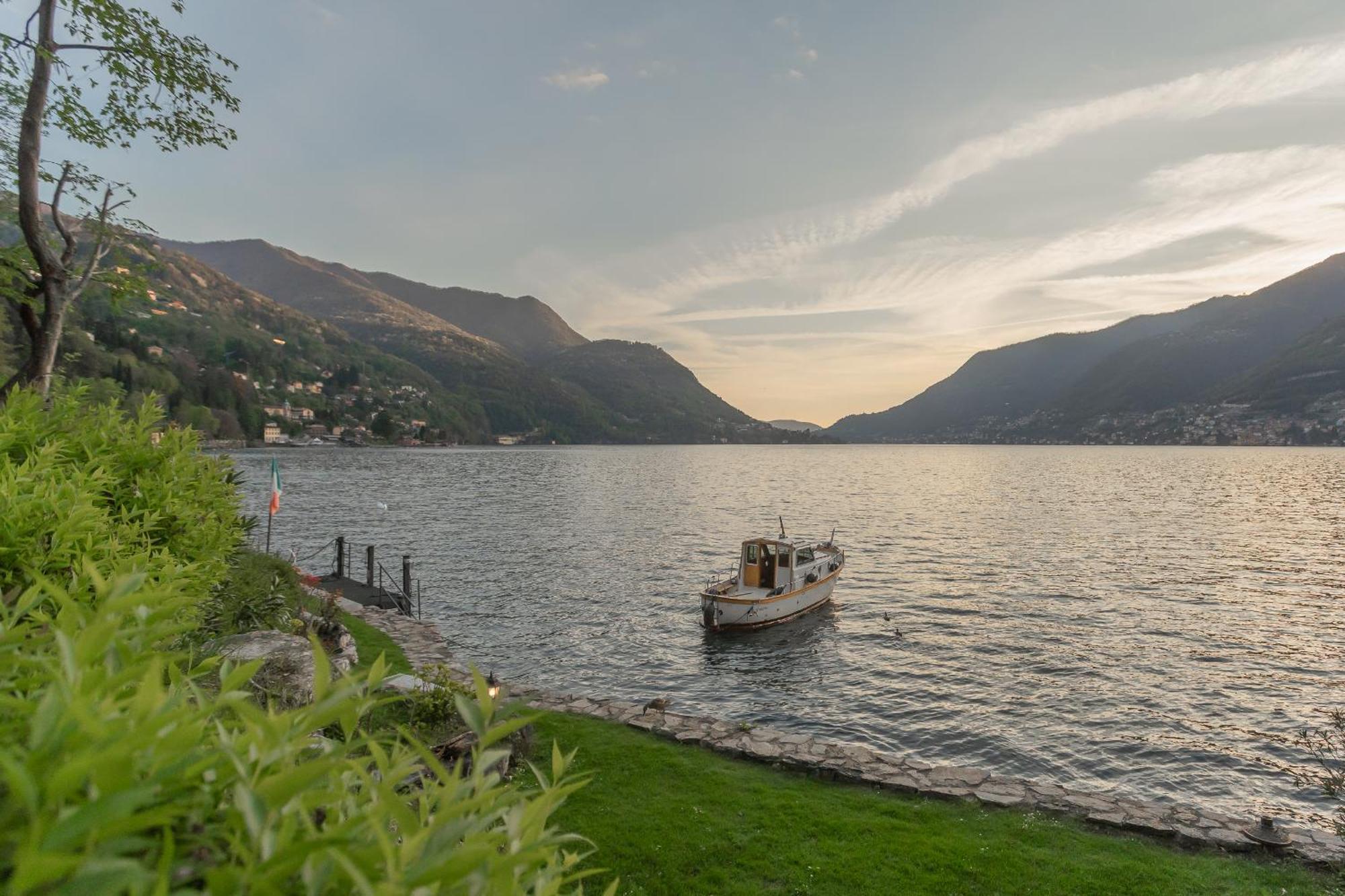 The Writer'S Nest Waterfront Villa By Rent All Como Faggeto Lario Exterior photo